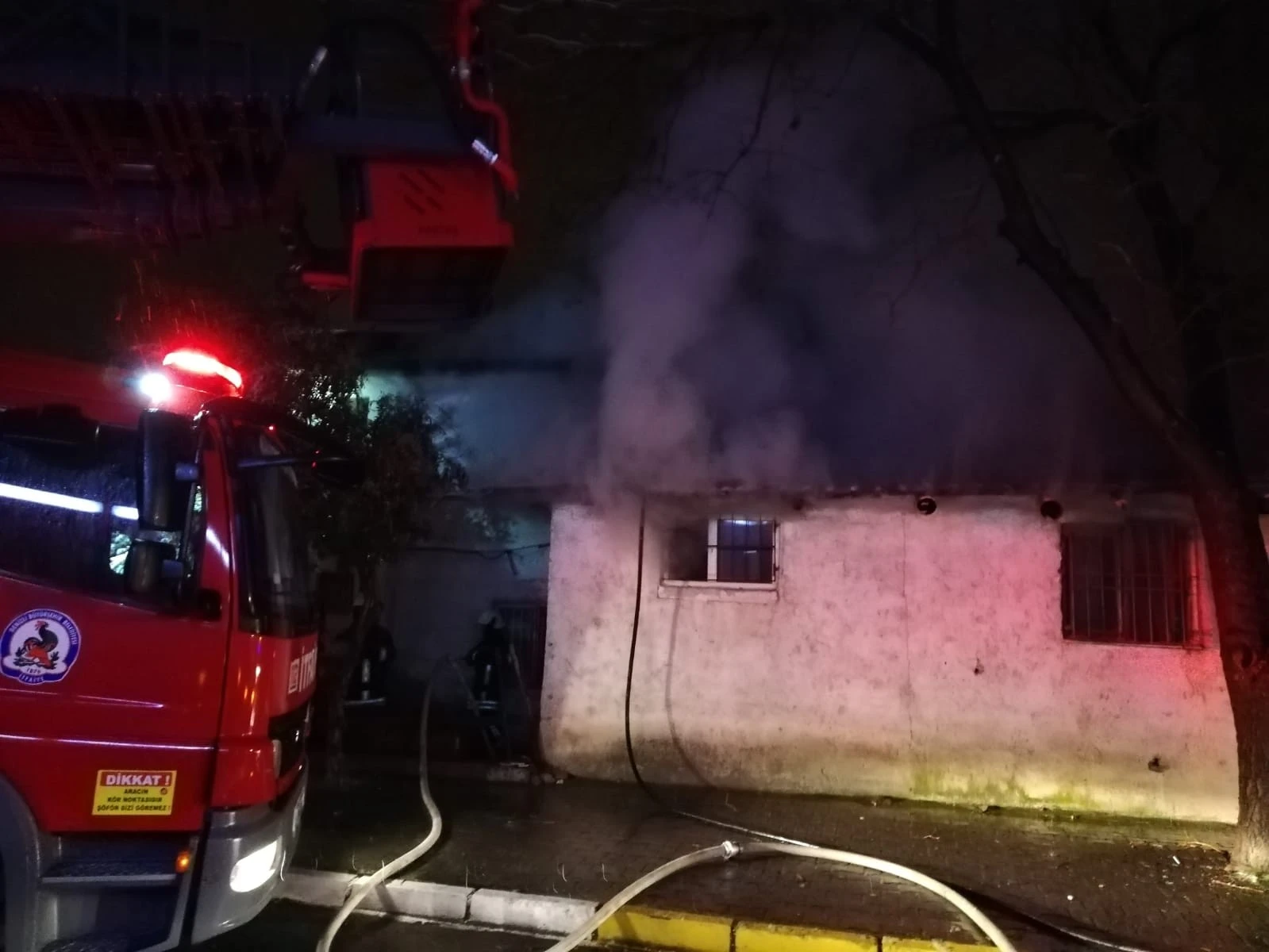 Isınmak için yakılan soba yangın çıkardı