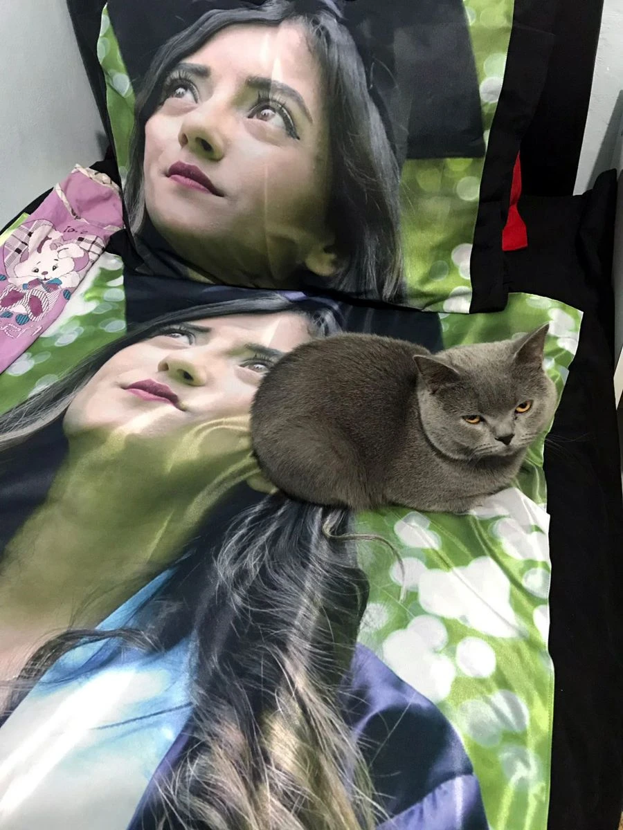 Ölen sahibinin odasının önünden 6 aydır ayrılmıyor