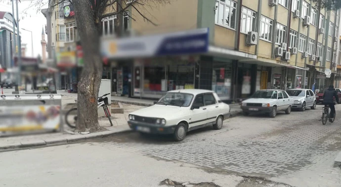 Otomobili çalmak isterken uyuyakalan hırsızı araç sahibi uyandırdı