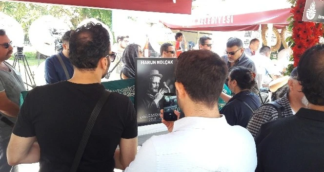 Harun Kolçak'ın cenazesinde selfie şoku
