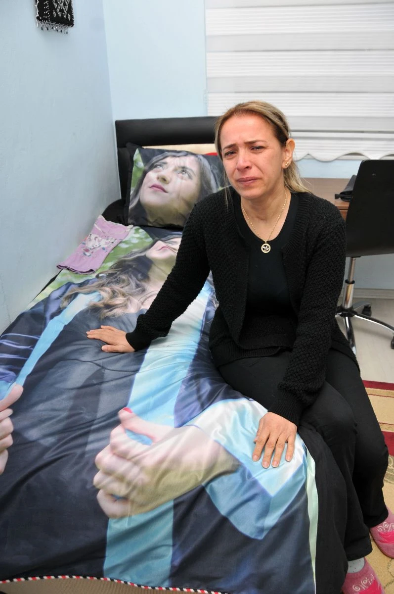 Ölen sahibinin odasının önünden 6 aydır ayrılmıyor