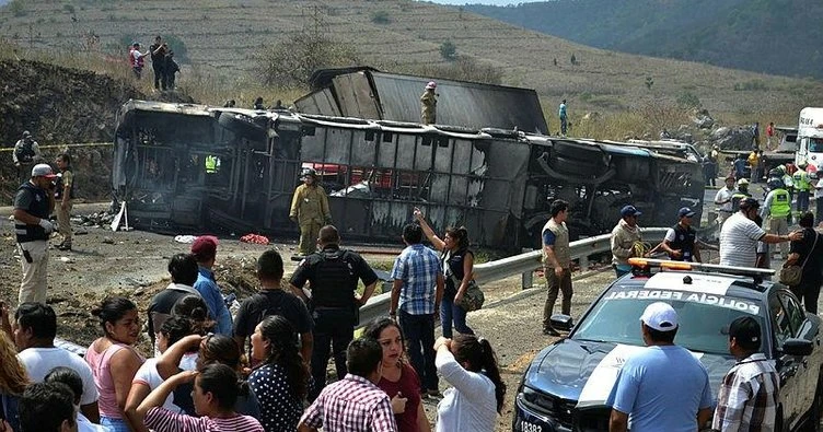 Meksika'da katliam gibi kaza: 21 ölü, 30 yaralı