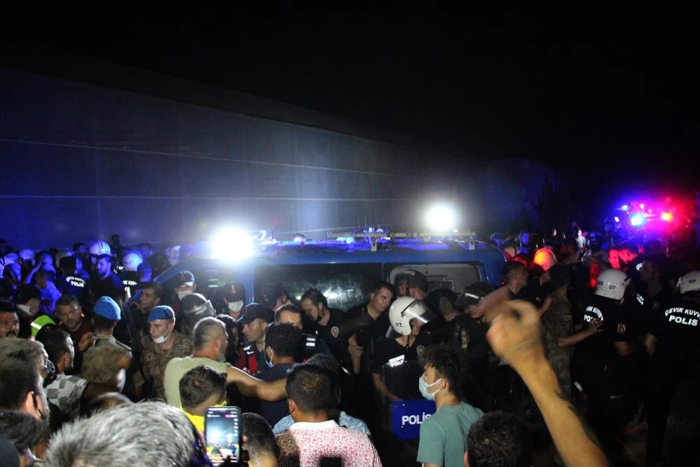 Yangın çıkarma iddiası mahalleyi ayaklandırdı: Linç etmek istediler