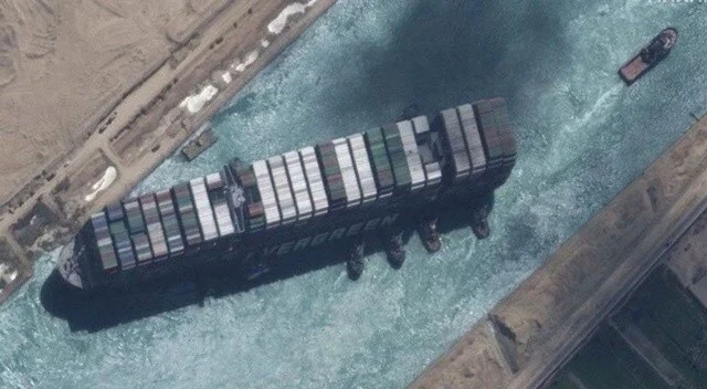 Kanalı tıkadı milyarlarca dolar zarara uğrattı: Ever Given aylar sonra Süveyş Kanalı'ndan geçti