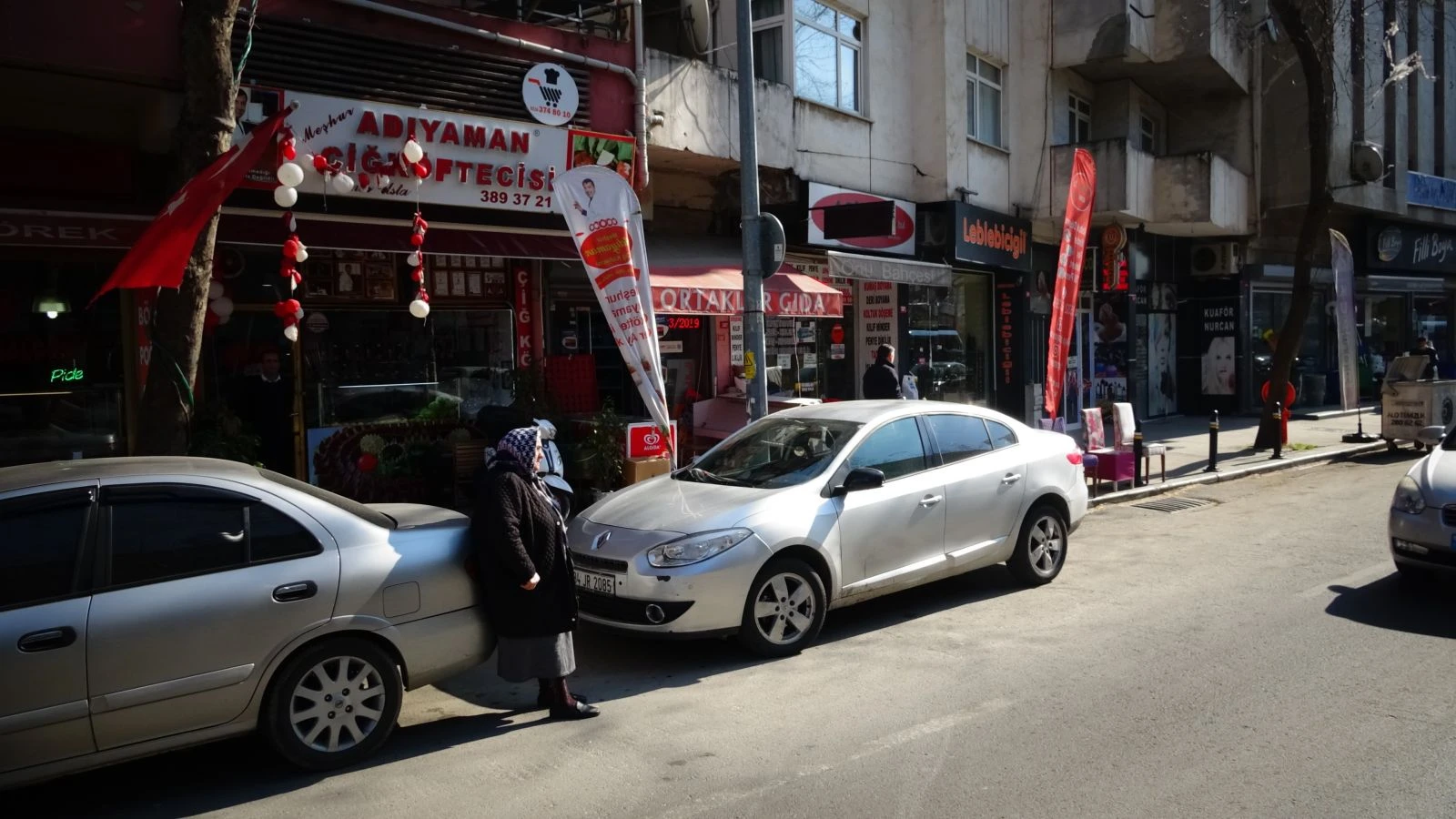Gençlerin sokak ortasındaki laf atma tartışması kanlı bitti