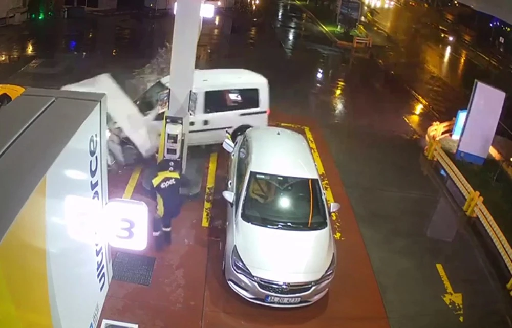 Akaryakıt istasyonunda dehşet anları kamerada