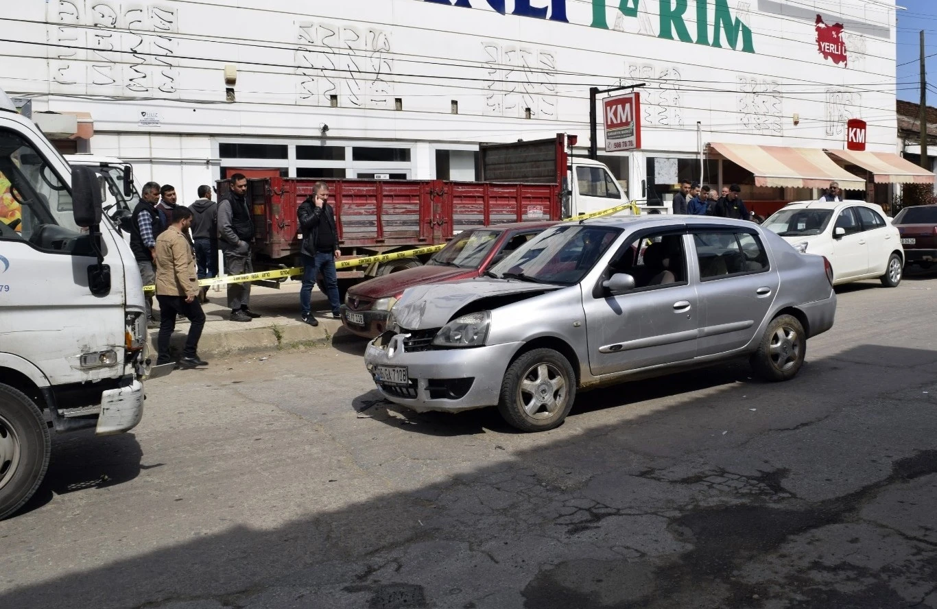 Seyir halindeki otomobile kurşun yağmuru