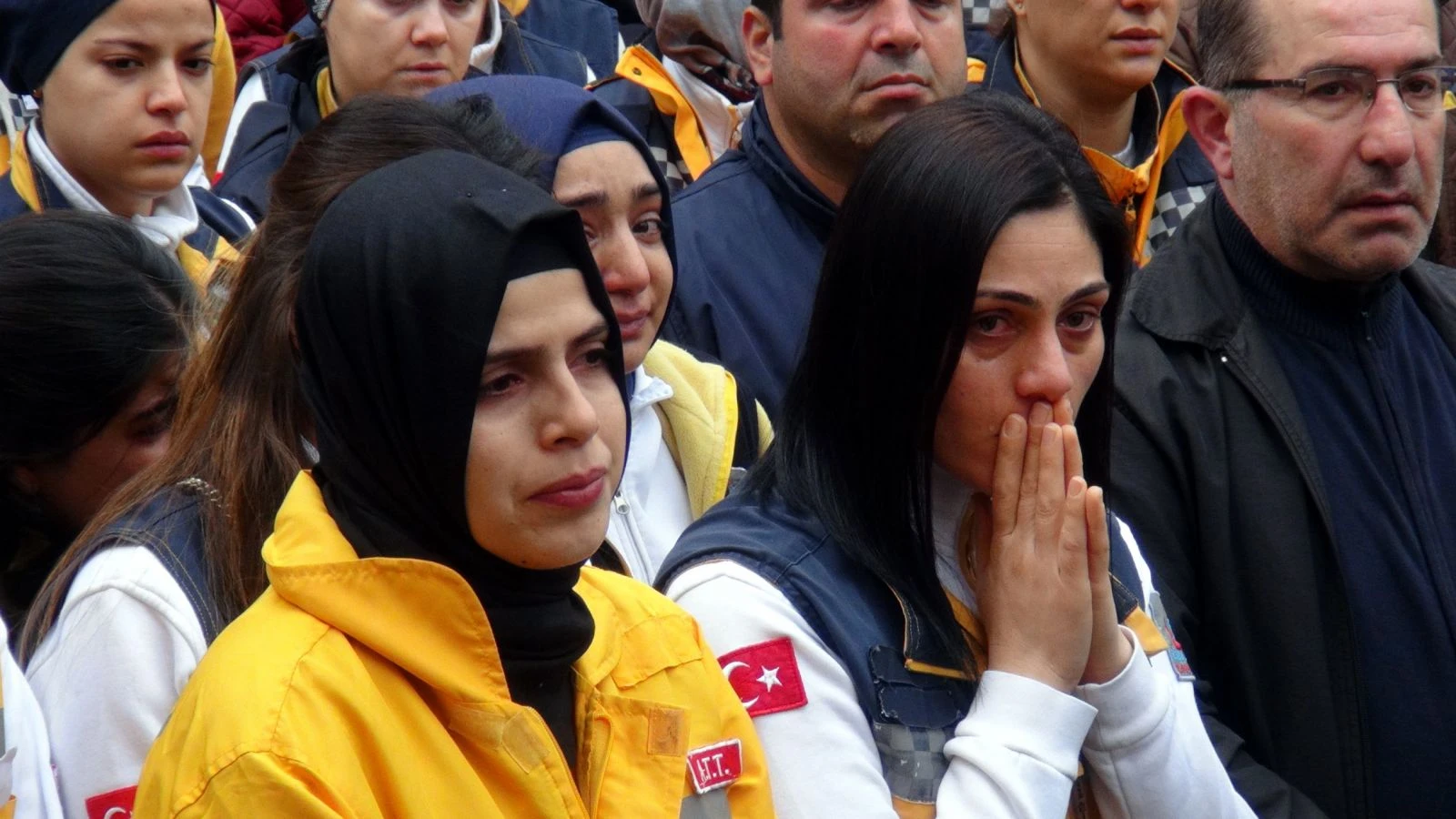 Büşra Boyacı gözyaşlarıyla son yolculuğuna uğurlandı