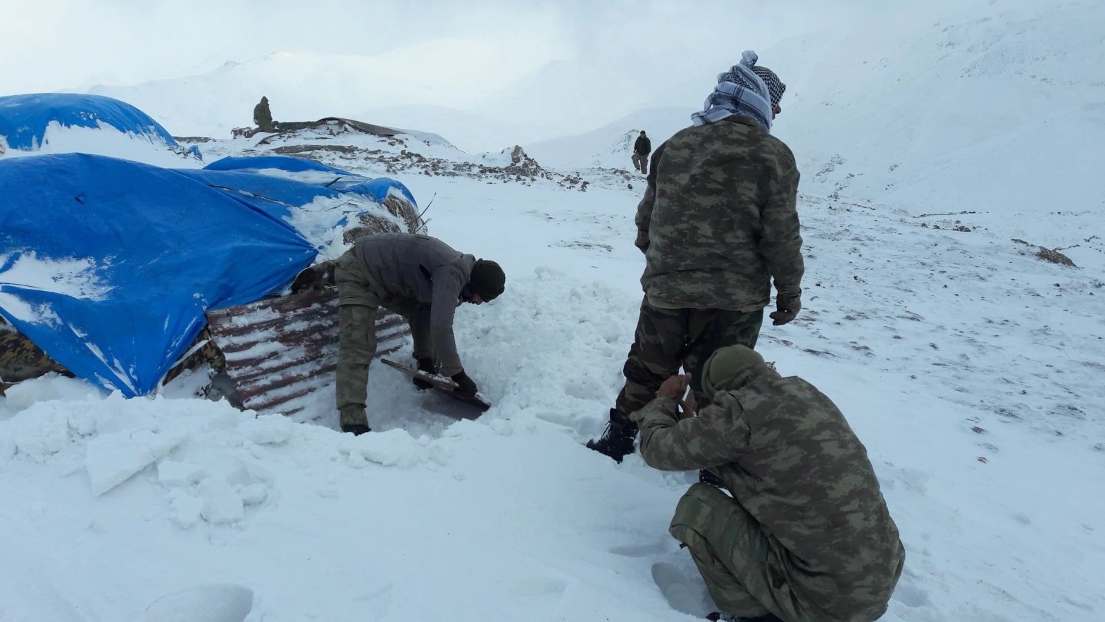 Kato Dağı’nda hem terörle, hem de karla mücadele ediliyor