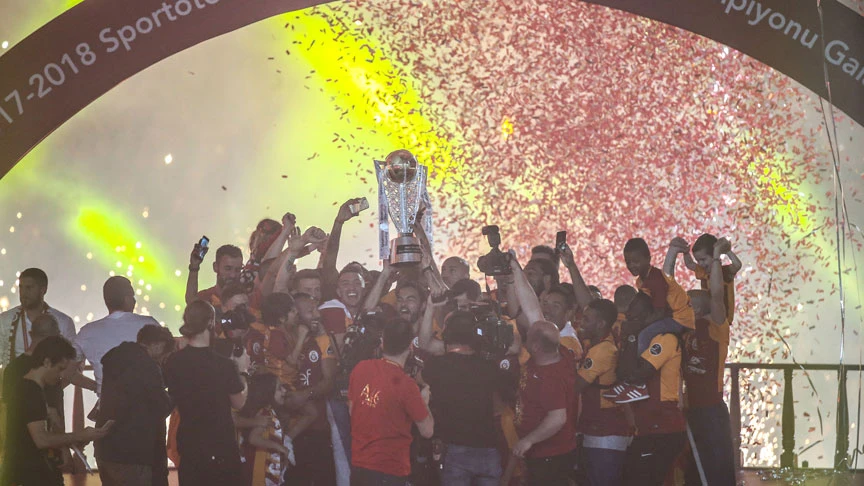 Galatasaray şampiyonluk kupasını aldı