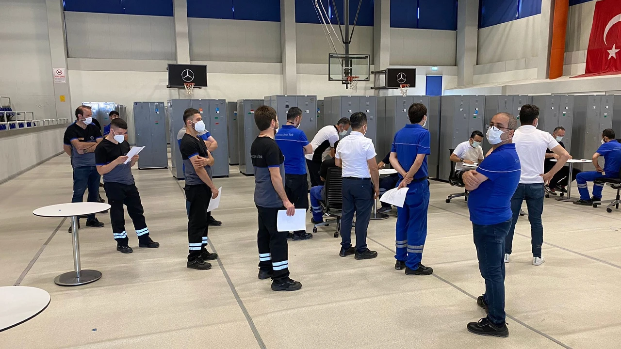 Mercedes-Benz Türk çalışanları yerinde aşı uygulamasıyla Covid-19'a karşı aşılandı