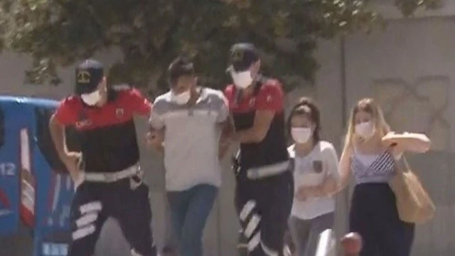 15 yaşındaki kız çocuğuna işkence yapıp yayınlayan 2 zanlı tutuklandı