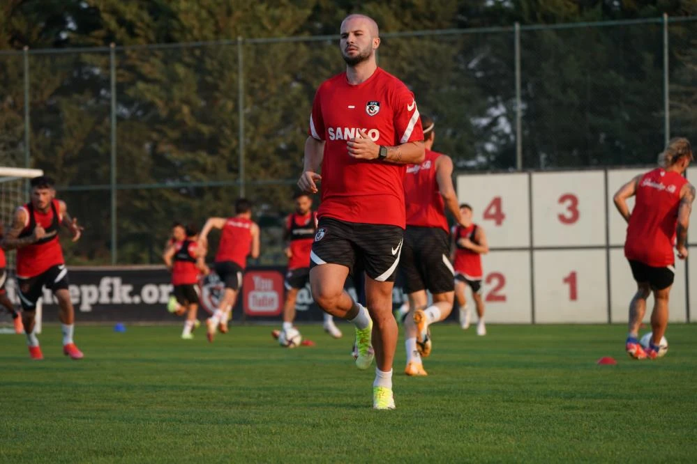 Gaziantep FK Teknik Direktörü Erol Bulut'tan transfer açıklaması: Önemli takviyeler yaptık