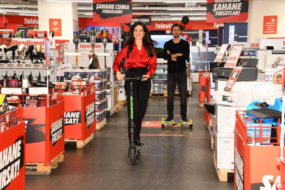 Ünlü çift hem şahane cuma alışverişi yaptı hem de eğlendi