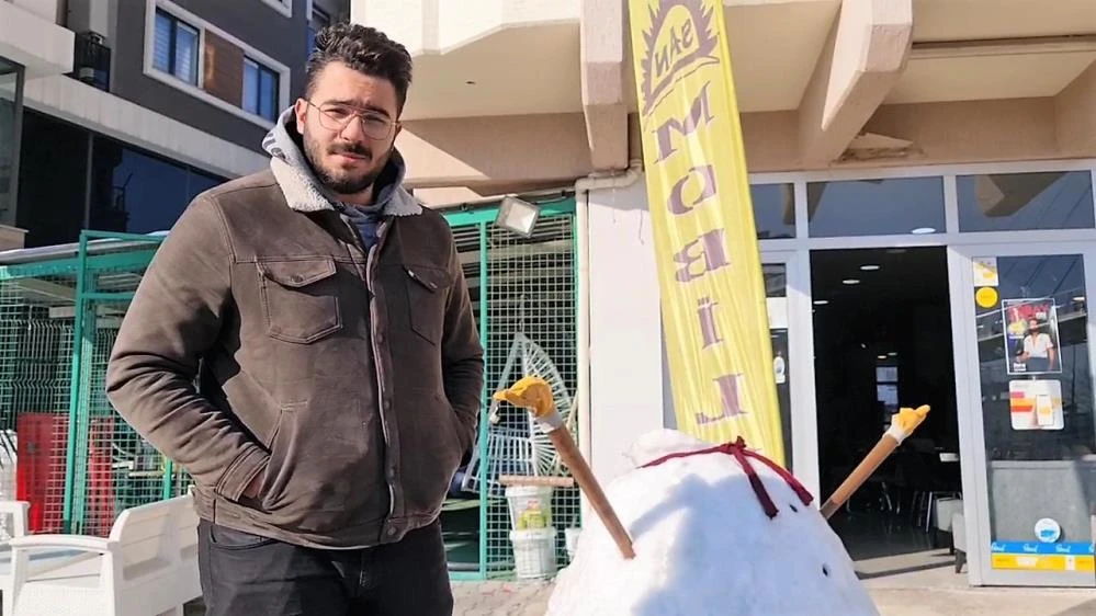Kardan adamı tekme tokat dövüp, başını yanlarında götürdüler