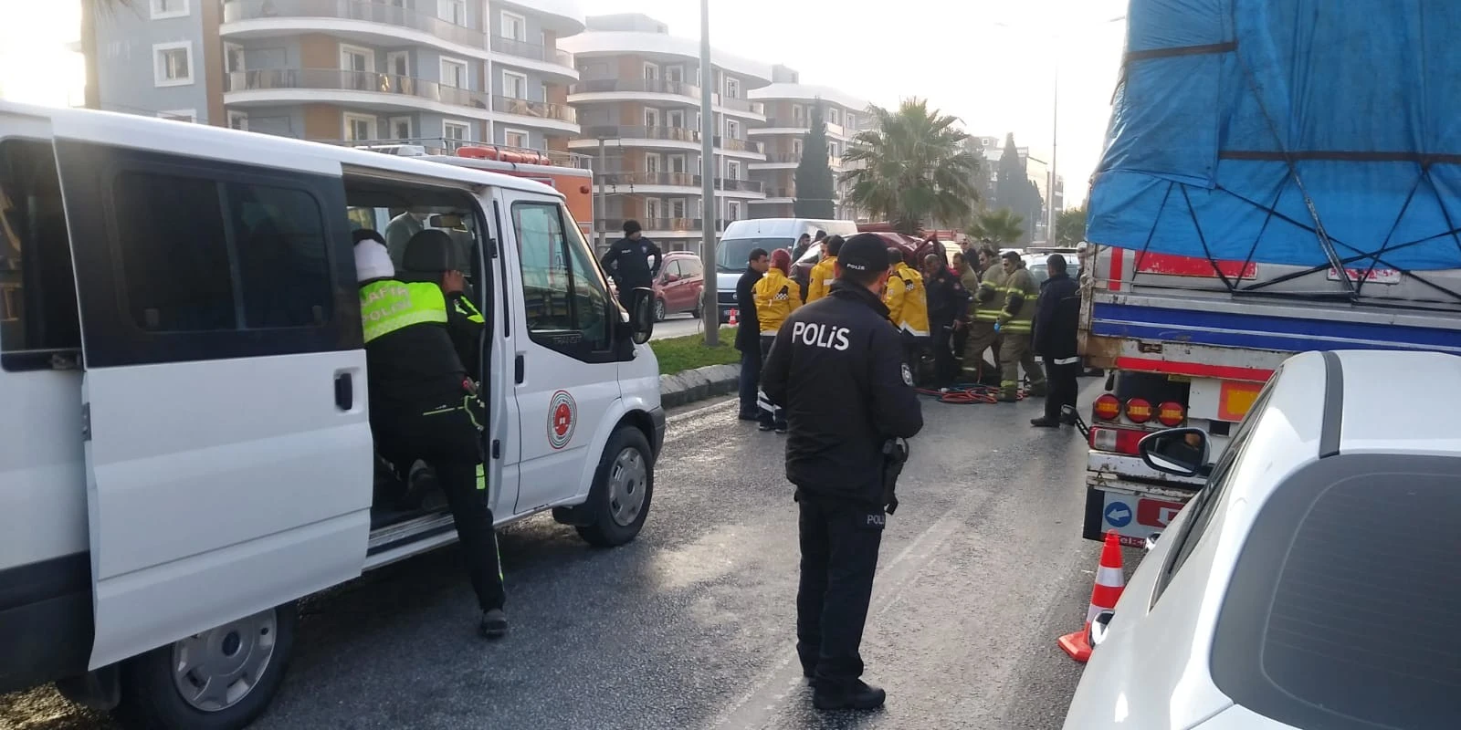 Köpeği görünce direksiyonu kırdı, minibüsle çarpıştı: 1 ölü, 1 yaralı