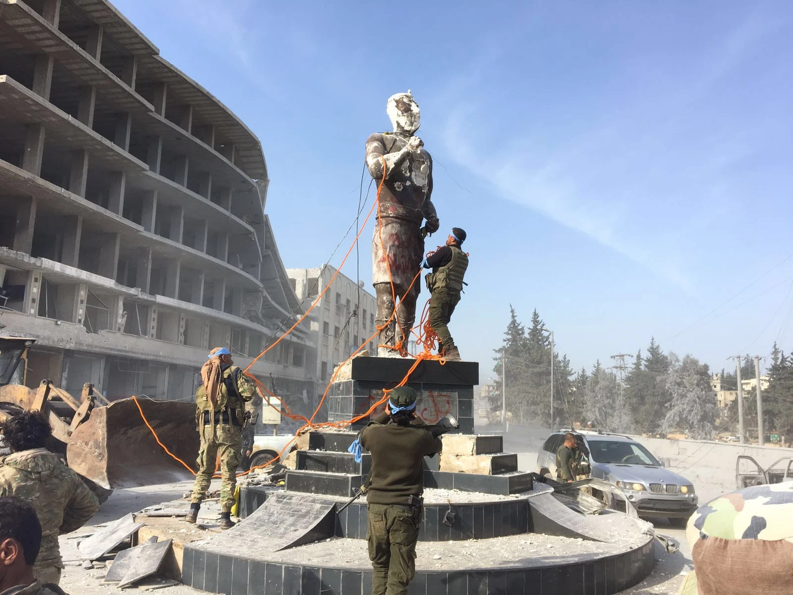 Afrin'e giren TSK ve ÖSO birlikleri, ilçe merkezinde kontrolü sağladı