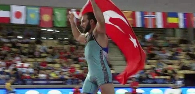Güreşte 2 madalya