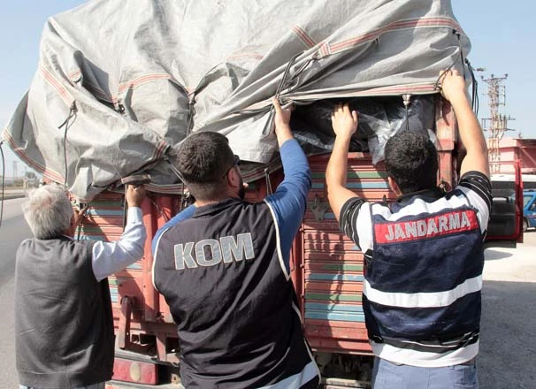 Adana'da olağanüstü hareketlilik! Şehre giren araçlar tek tek aranıyor