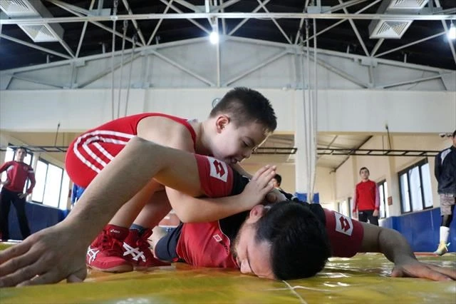 Emirhan dünyaya örnek oluyor