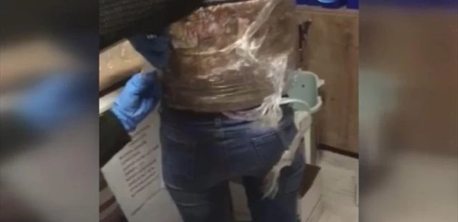 Vücuduna sarılı halde yakalandı