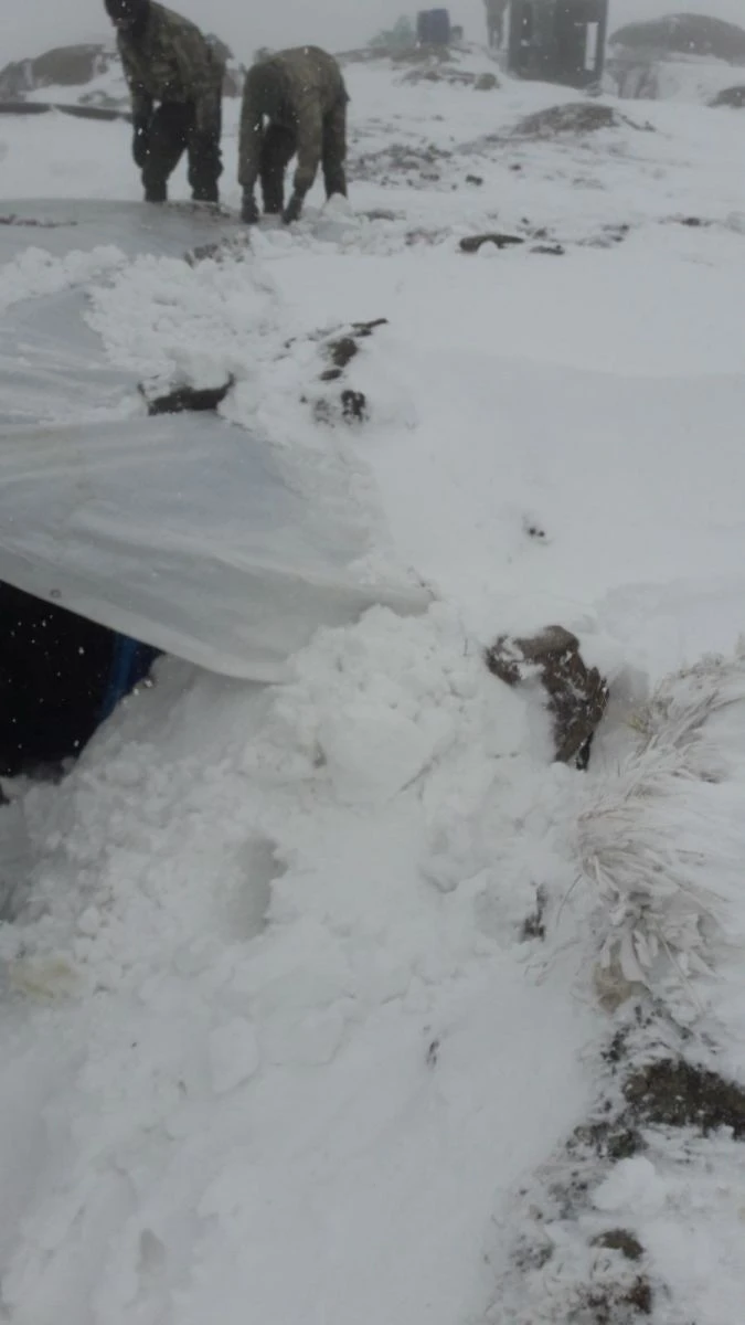 Kato Dağı’nda hem terörle, hem de karla mücadele ediliyor