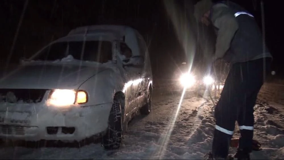 Antalya-Konya karayolunda kar kalınlığı 30 santime ulaştı