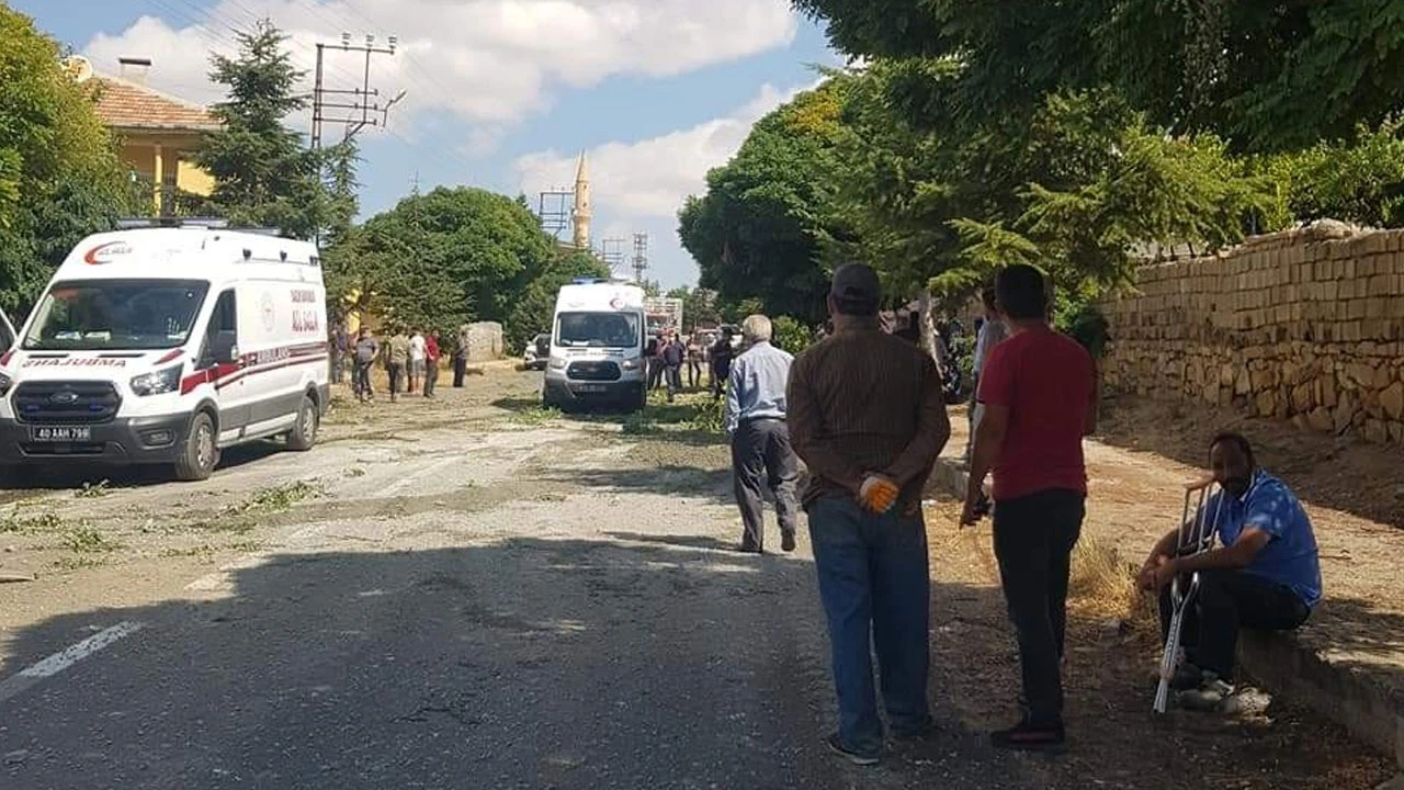 Beton mikseri balkonda oturan kadını canından etti