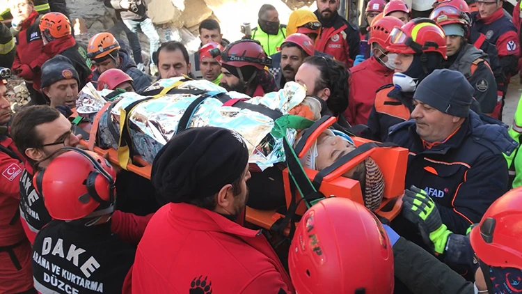 Arama kurtarma çalışmalarıyla 42 kişi enkazdan sağ çıkarıldı