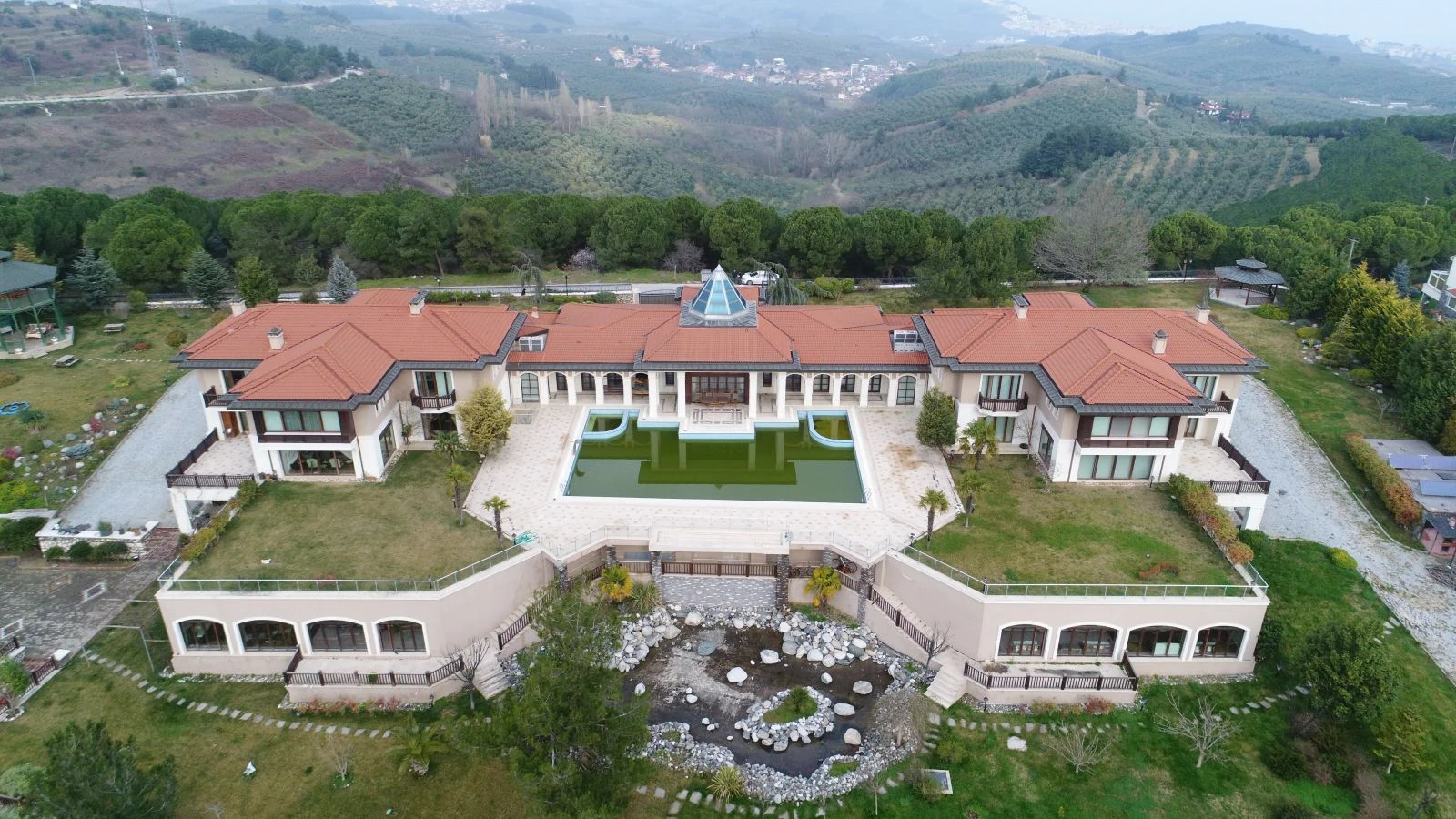 'FETÖ'nün Bursa'daki malikanesi'ne el konuldu