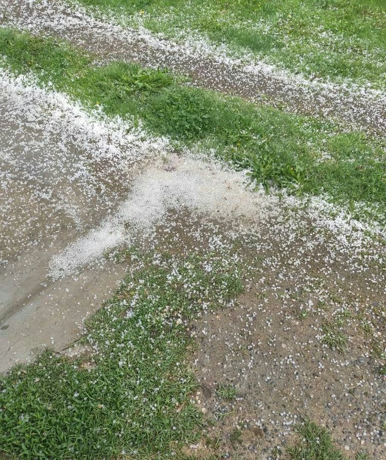 Kuvvetli fırtına sonrası dolu yağdı