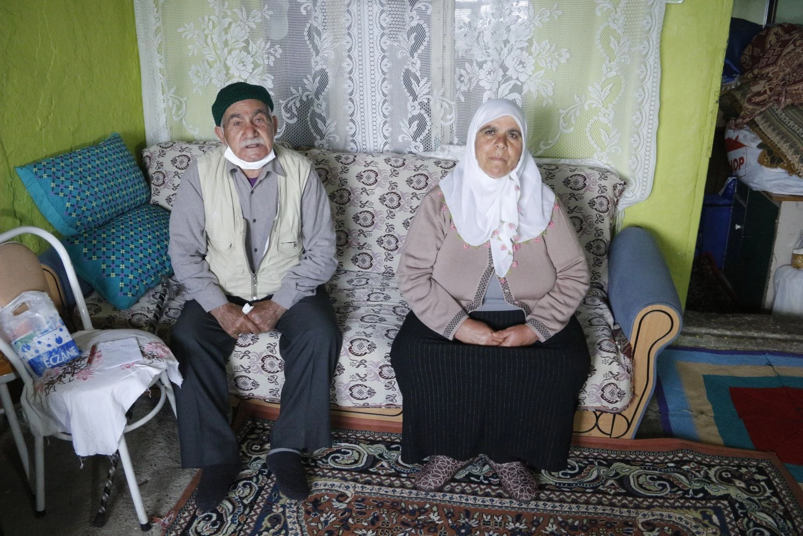 Cumhurbaşkanı Erdoğan ile görüşen yaşlı çift: Dünyaya diz çöktürdü