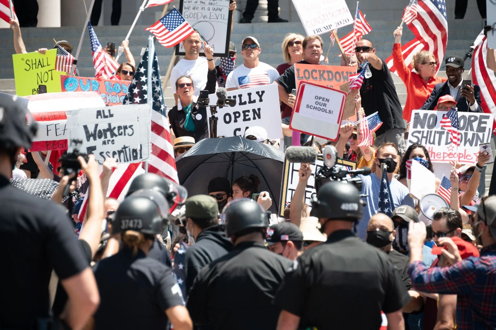 ABD’de binlerce kişiden ‘Evde Kal’ karşıtı protesto