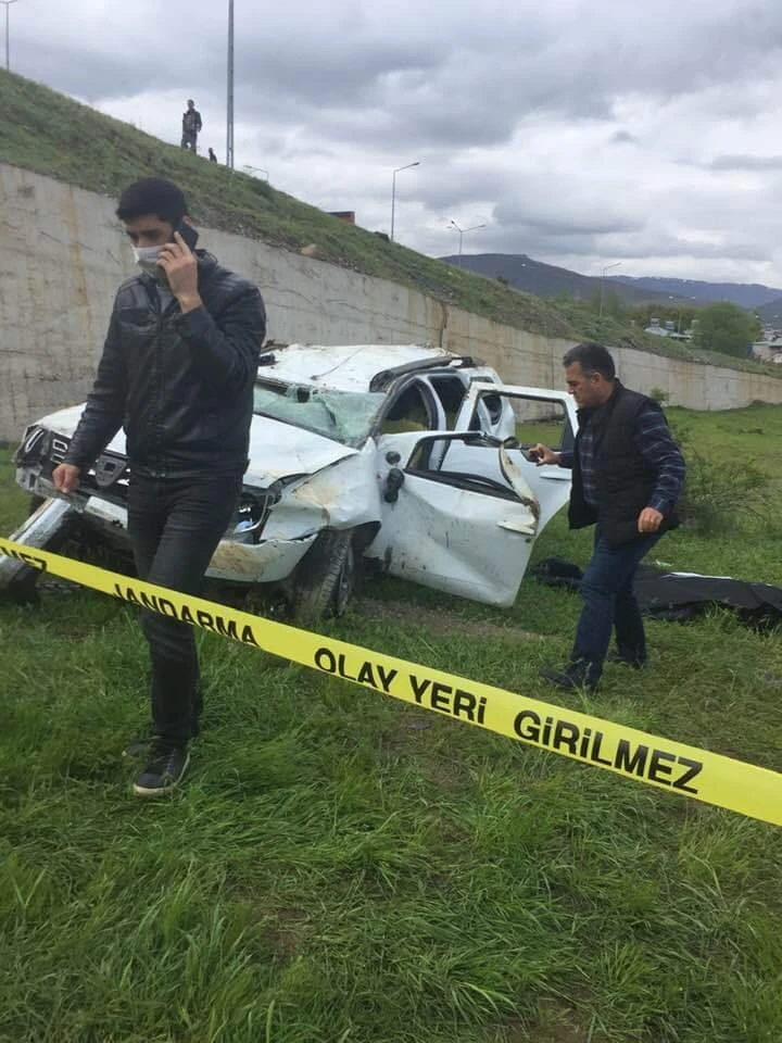 Bingöl'de trafik kazası: 1 can kaybı, 2 yaralı