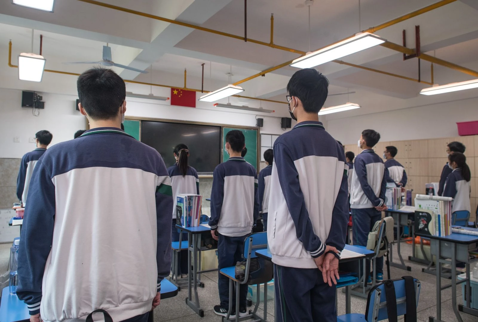 Korona virüsün merkezinde okullar açıldı