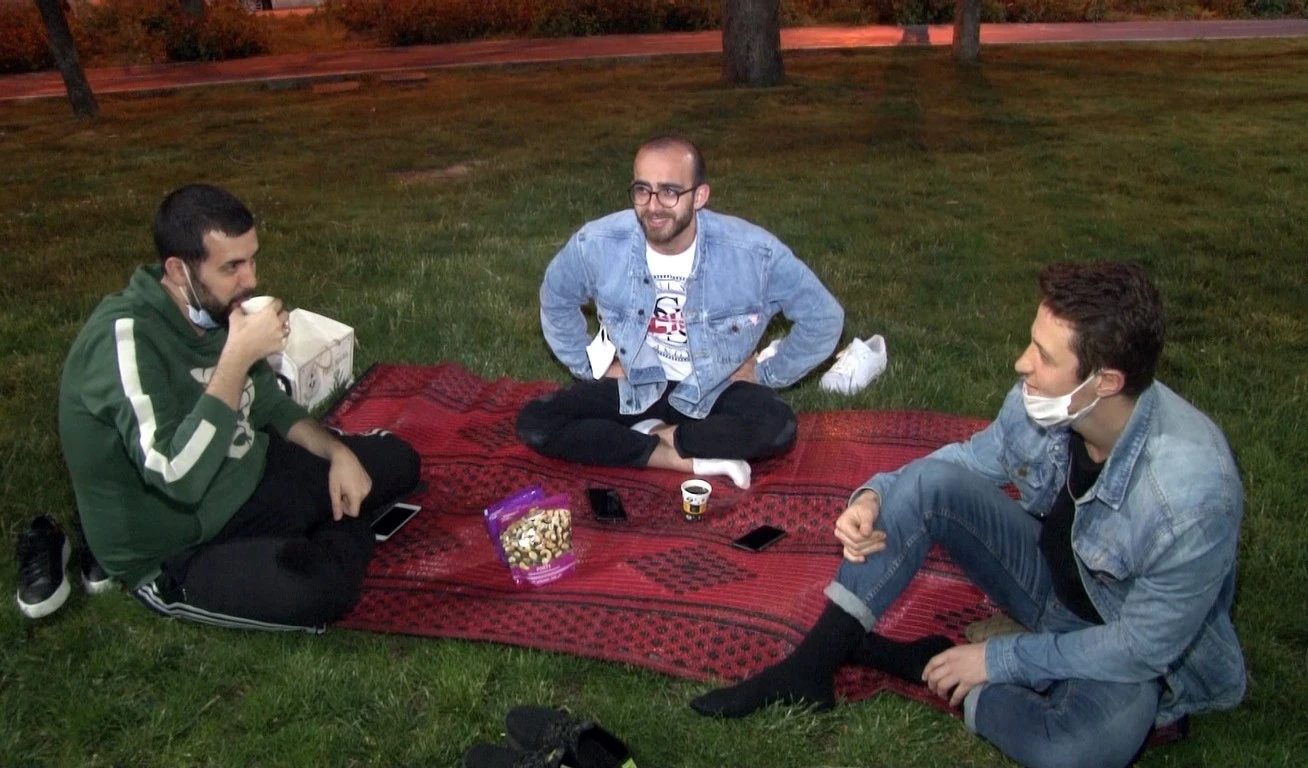 İstanbul'da vatandaşlar yasağa rağmen sahile akın etti