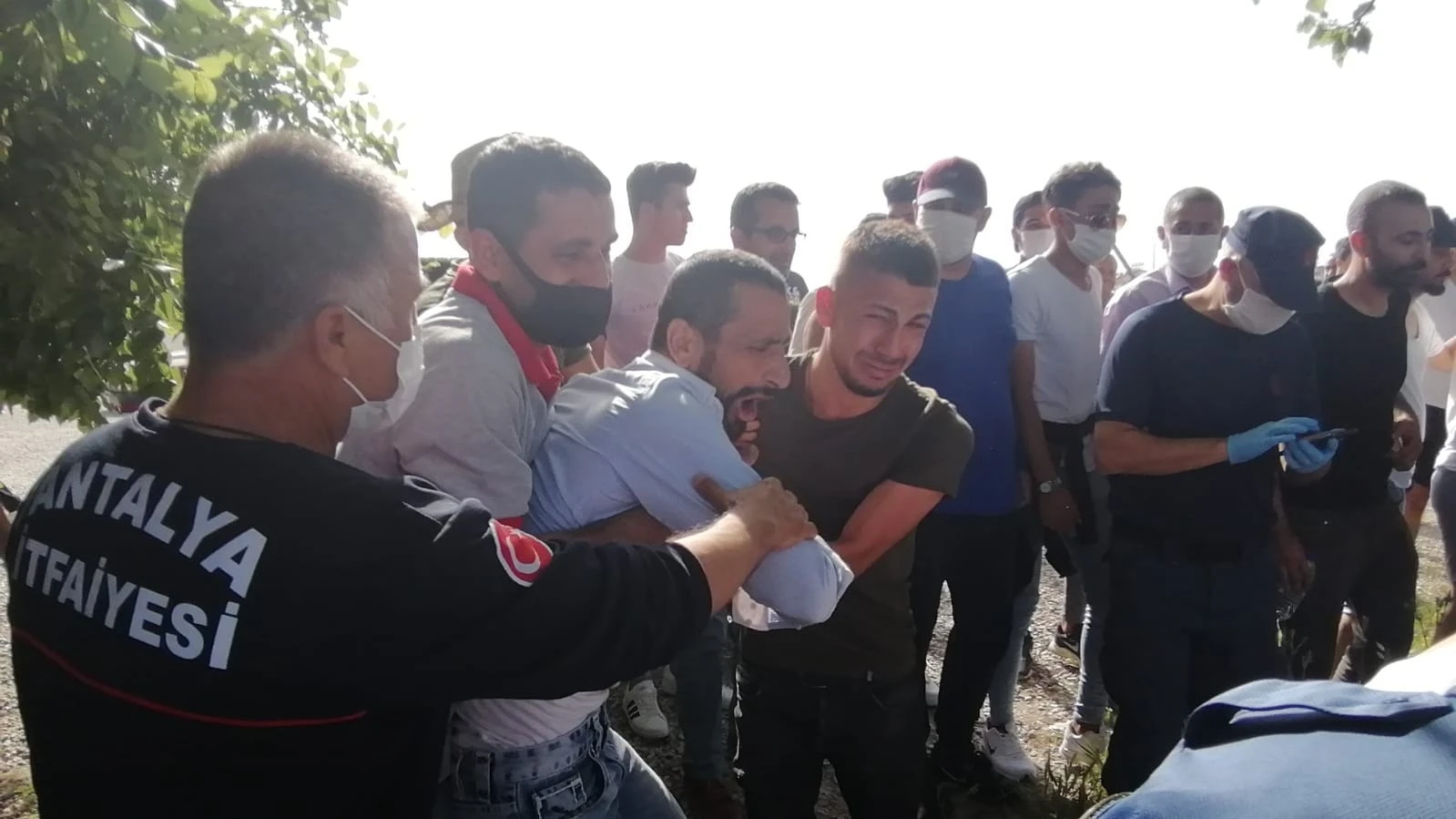 Sokağa çıkma izninde serinlemek için girdiği ırmakta boğuldu