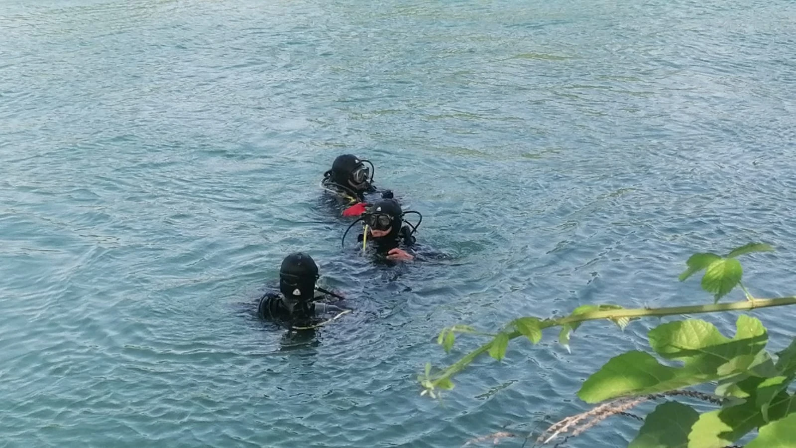 Sokağa çıkma izninde serinlemek için girdiği ırmakta boğuldu