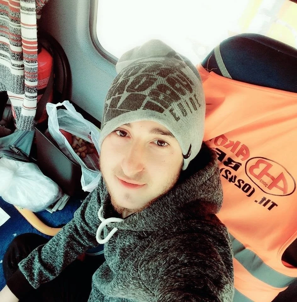 Devrilen kepçenin altında kalan genç operatör öldü