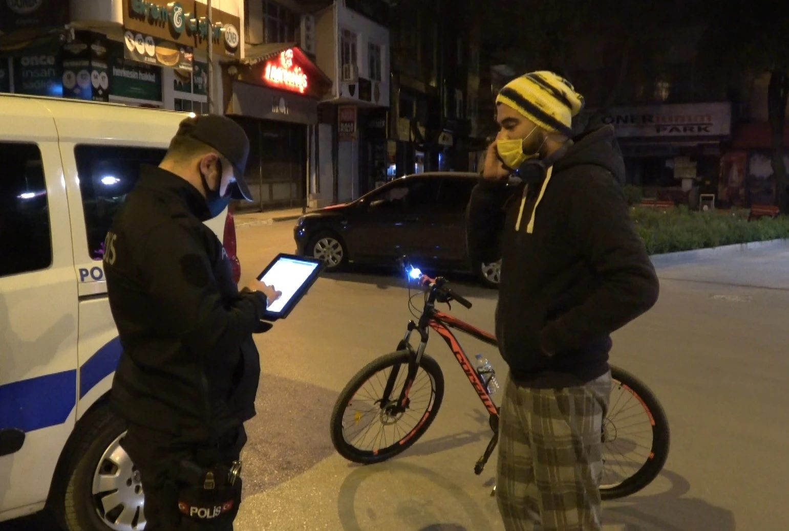 Kısıtlamanın ilk dakikalarında cezayı yedi