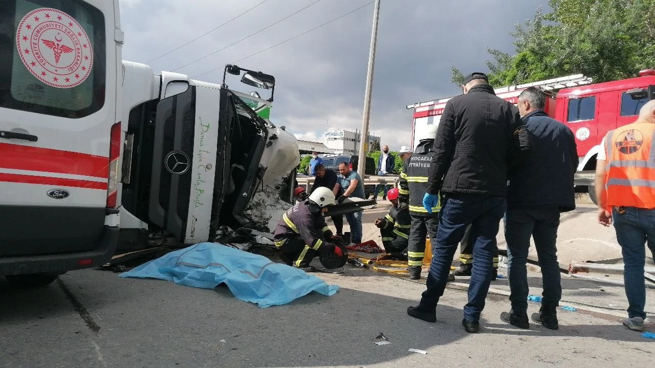 Çöp kamyonu bariyerlere saplandı: 1 ölü 1 yaralı