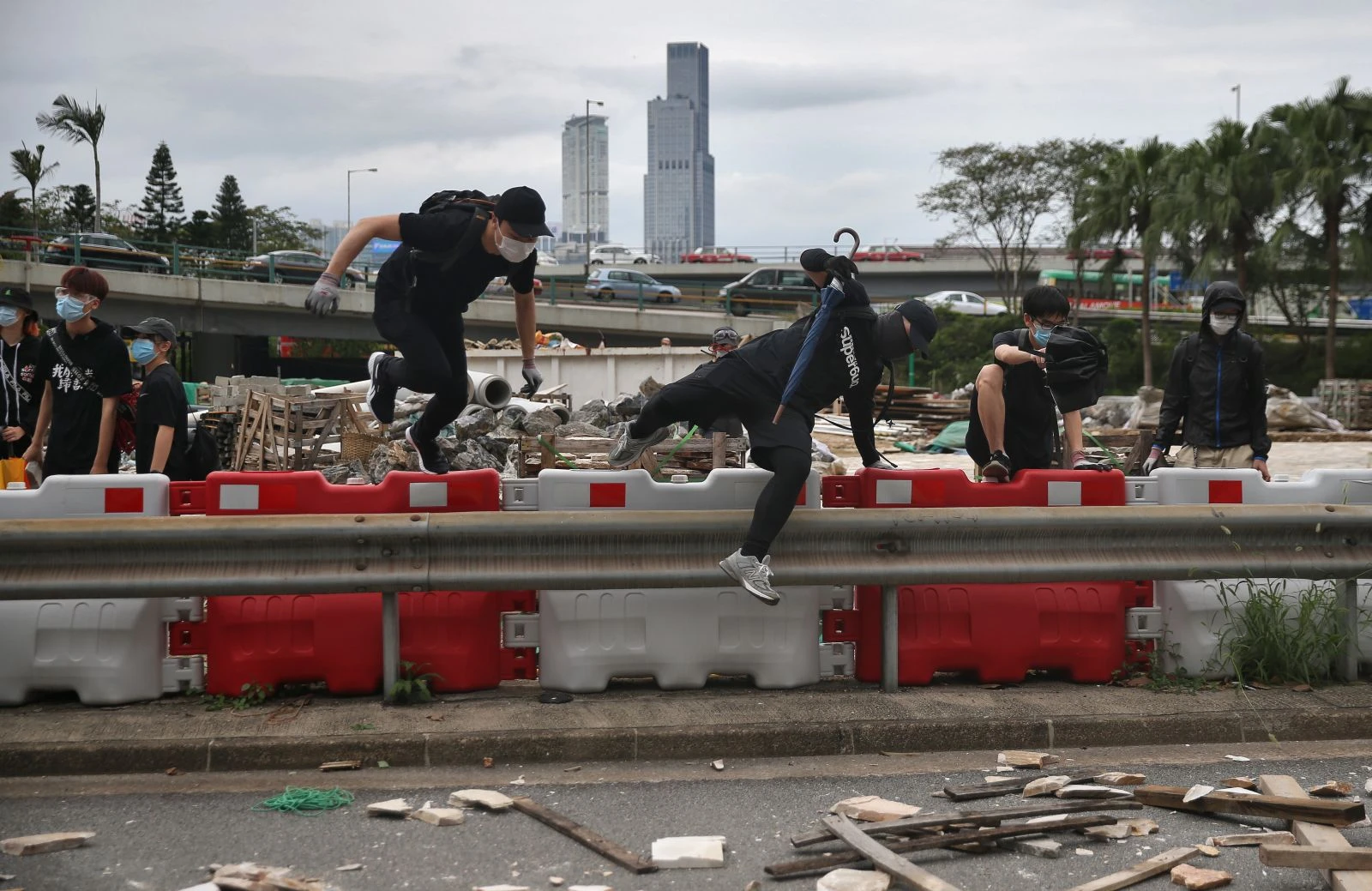 Hong Kong’da Çin protesto edildi