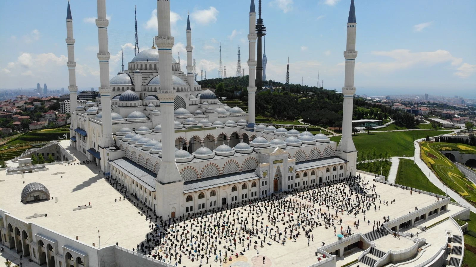 74 gün sonra ilk cuma namazı