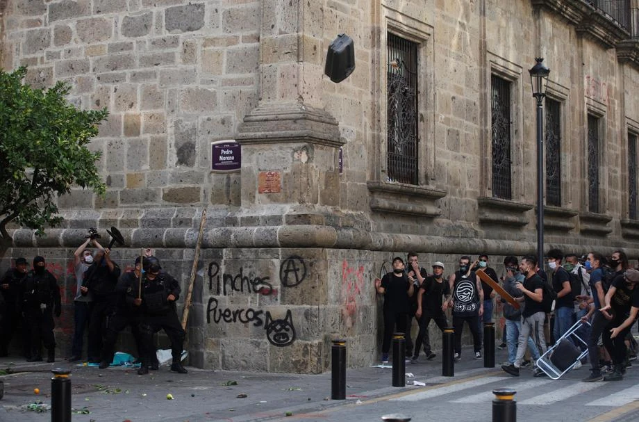 Meksikalılar, gözaltında ölen Lopez için sokaklara döküldü