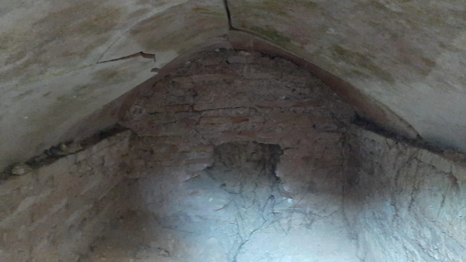 Sokağa çıkma tedbirlerini fırsat bilip tarihi eserleri talan ettiler