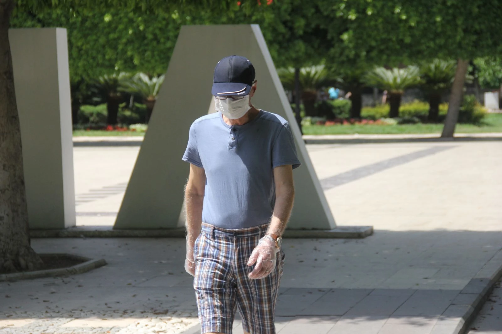 Termometreler 47 dereceyi gösterdi! Yaşlılar sokağa çıkmadı