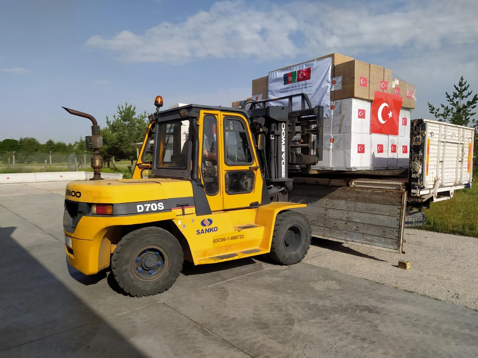 Tıbbi yardım malzemelerini Afganistan’a ulaştıracak uçak hareket etti