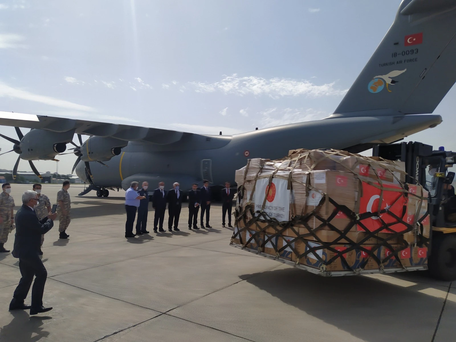 Tıbbi yardım malzemelerini Afganistan’a ulaştıracak uçak hareket etti