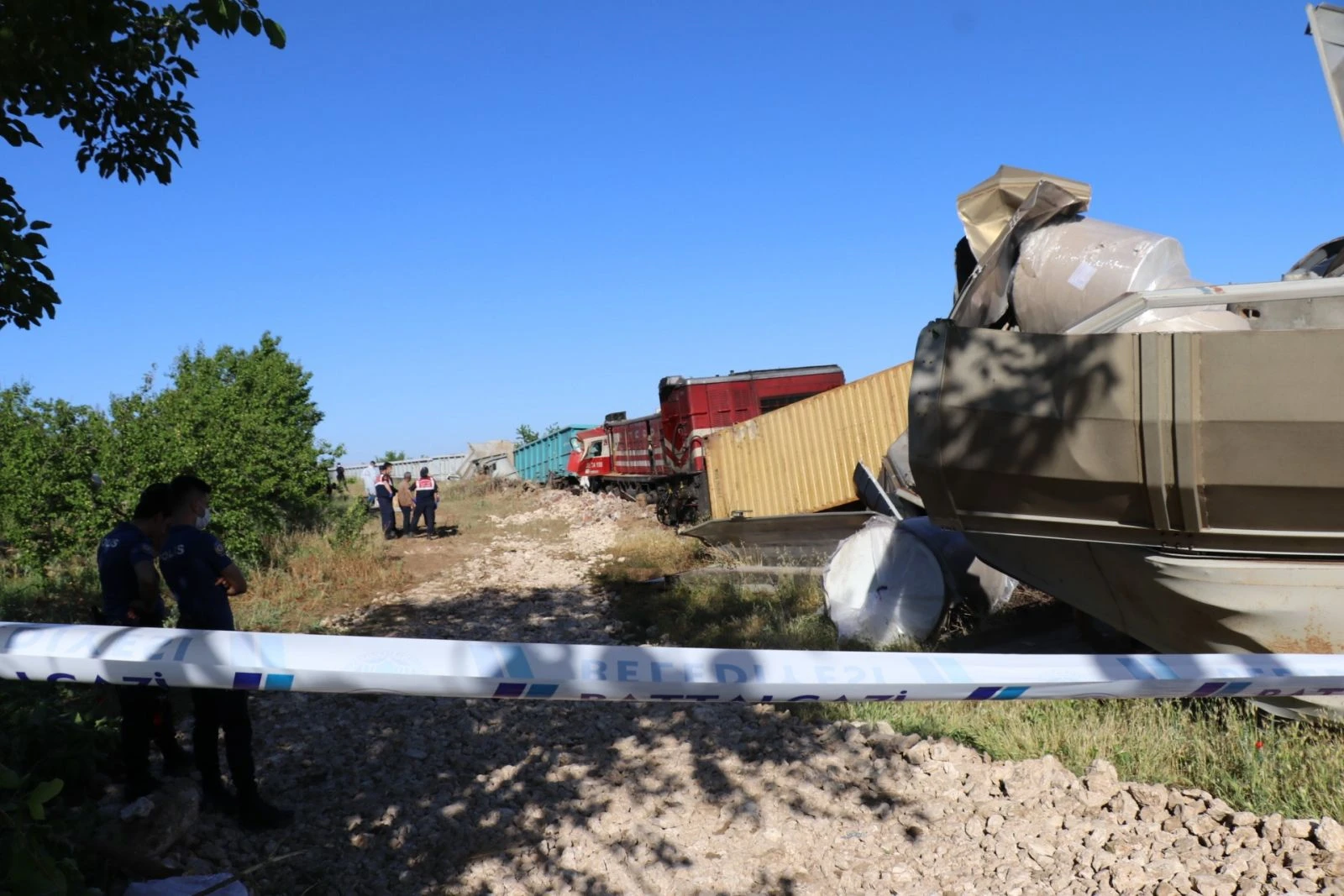 Tren kazasında kayıp makinistin arama çalışmaları sürüyor