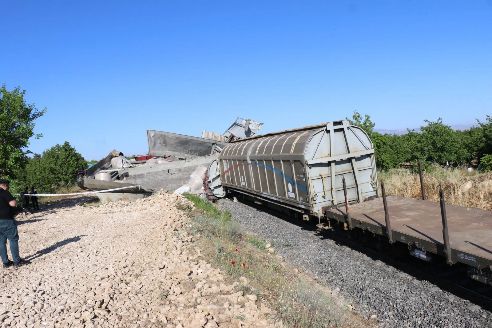 Tren kazasında kayıp makinistin arama çalışmaları sürüyor